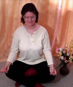 Spirituelle meisterin Ayleen beim Meditieren